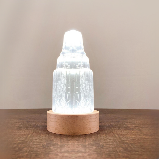 Luminária Torre de Selenita – A Luz da Purificação e Proteção Espiritual