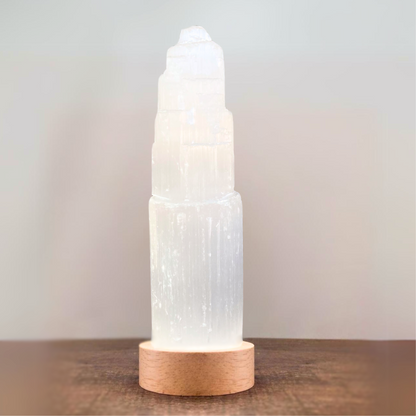 Luminária Torre de Selenita – A Luz da Purificação e Proteção Espiritual