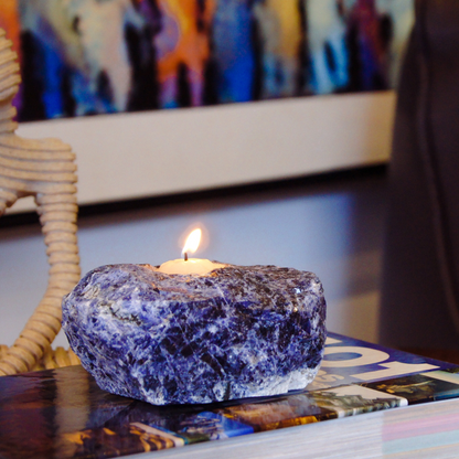 Porta Velas de Sodalita – A Luz da Intuição e da Clareza Mental