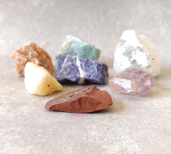 Kit 7 Chakras – Alinhamento Energético com Cristais Brutos