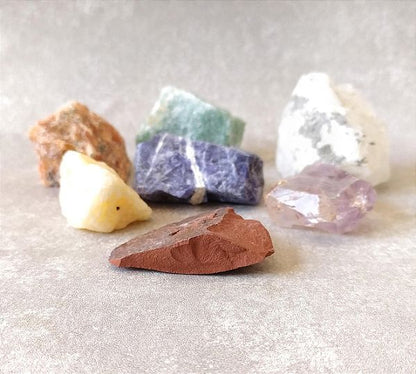 Kit 7 Chakras – Alinhamento Energético com Cristais Brutos