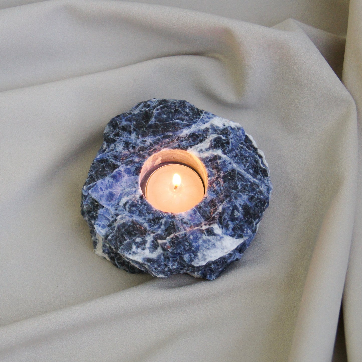 Porta Velas de Sodalita – A Luz da Intuição e da Clareza Mental