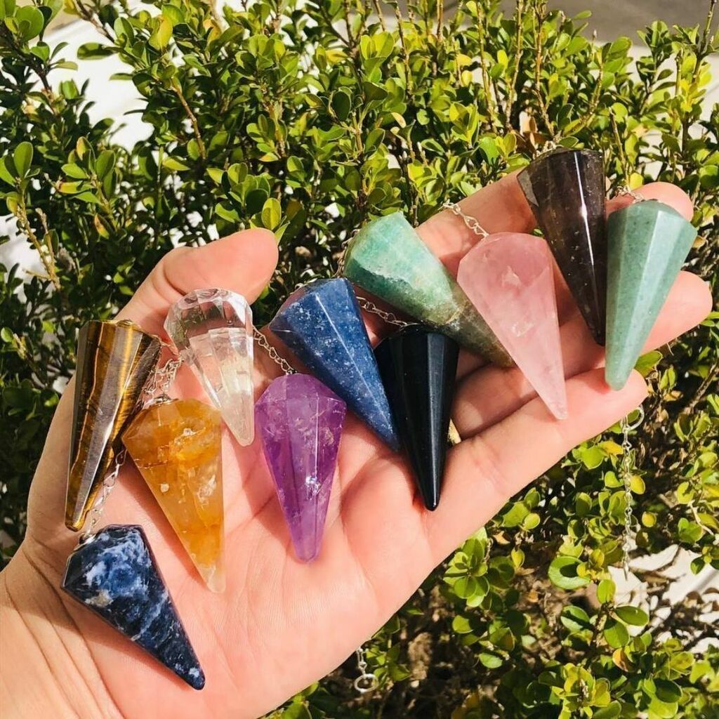 Pêndulo de Cristais – Seu Guia de Intuição e Conexão Espiritual