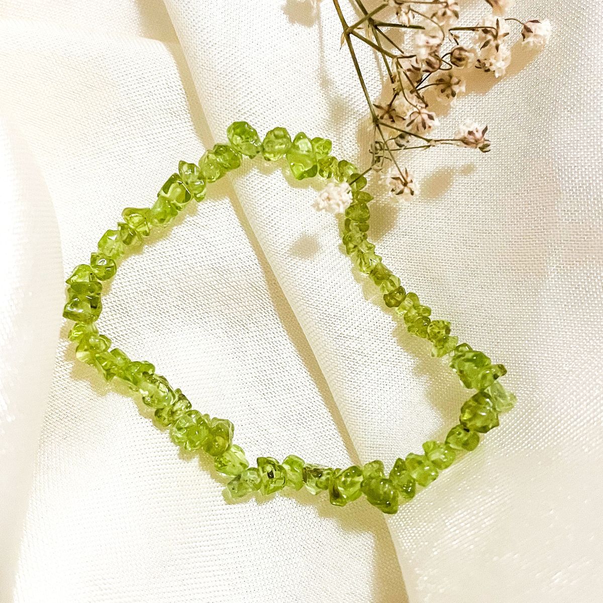 Pulseira de Peridoto – Prosperidade, Vitalidade e Luz Solar em Forma de Joia